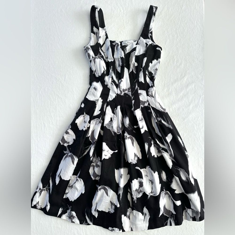 White House Black Market Floral Fit & Flare Dress Black White Sleeveless Size 0